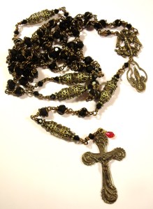 black faceted glass Ave beads paired with 8mm faceted light golden glass Our Father beads. Please note the 'drop of His blood' near the crucifix.